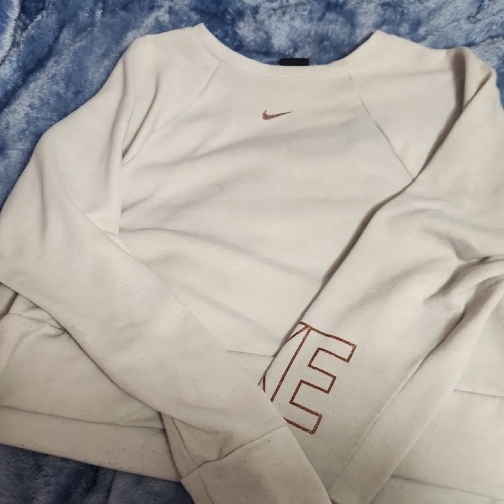 Nike White Crewneck Sweater with Minimalist Design